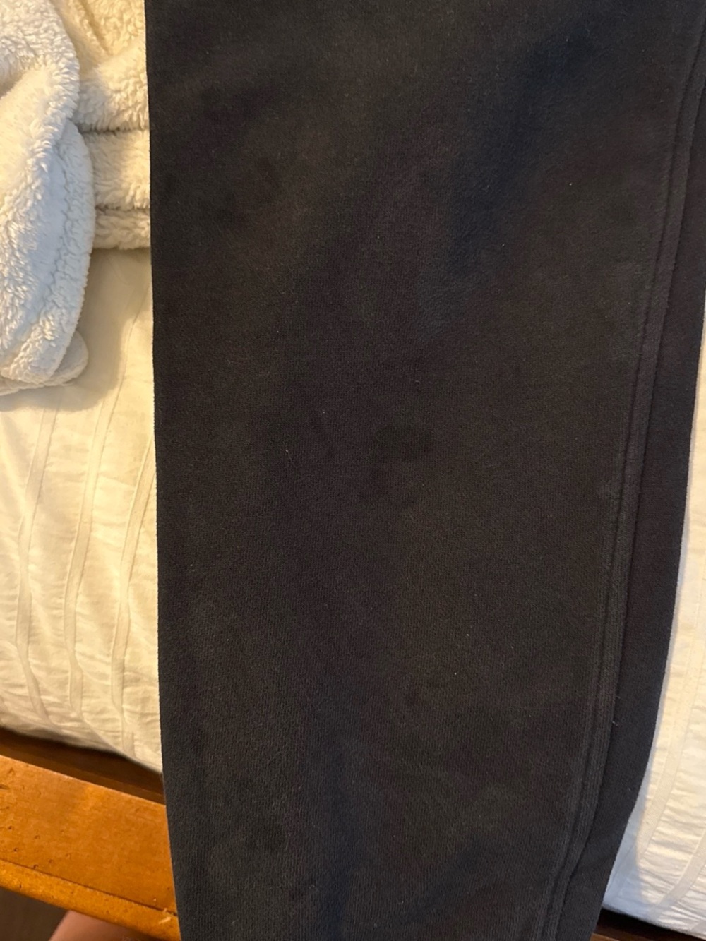 Black Luluemon scuba joggers
Slight discoloration - Picture 4 of 4